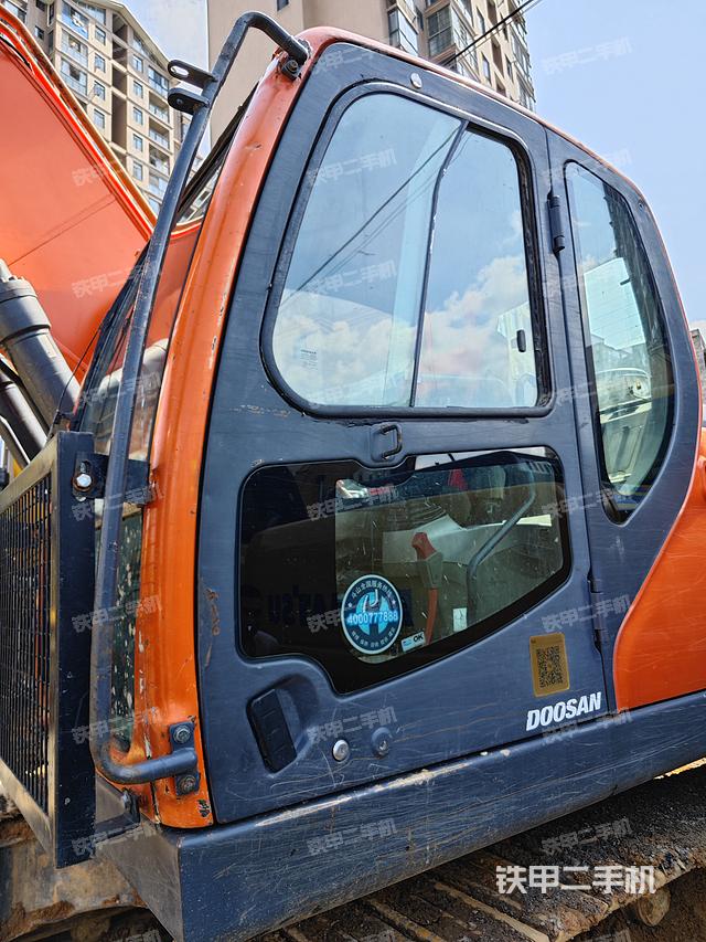 驾驶室整体（整机外观）