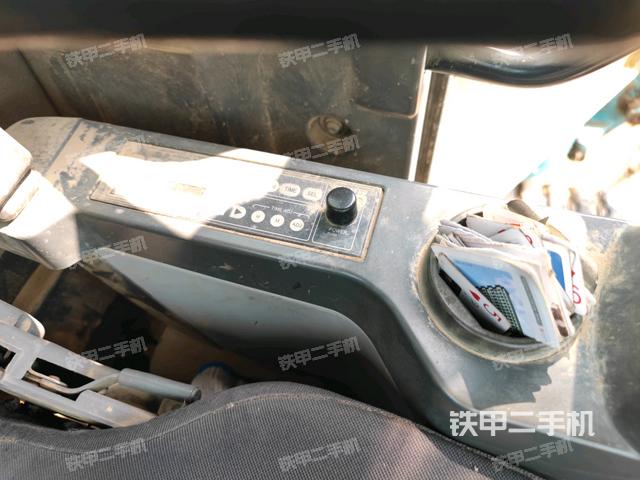 座椅左側控制臺/音響/含左手柄（駕駛室部分）