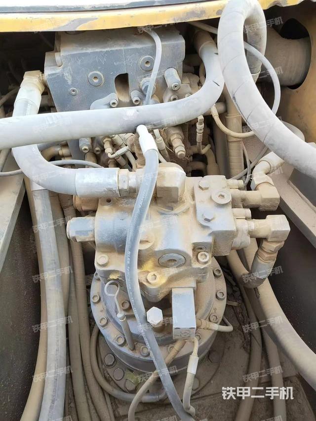 回转马达和主控阀（整机外观）