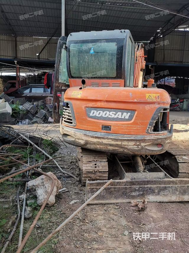 驾驶室顶部（整机外观）