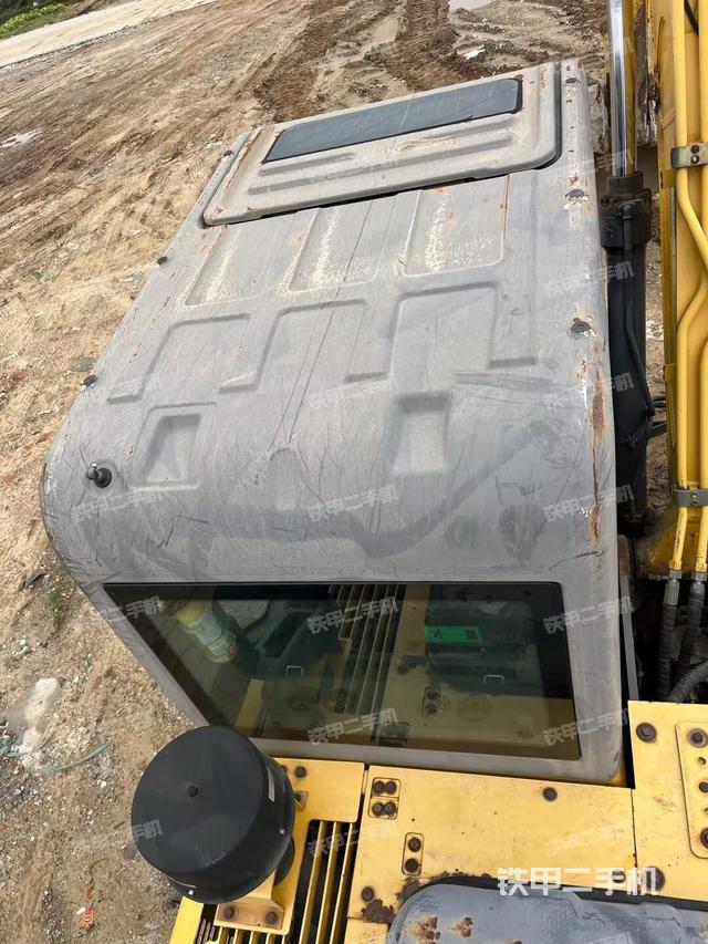 驾驶室顶部（整机外观）