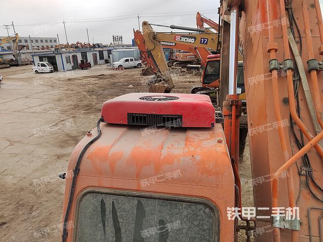 驾驶室顶部（整机外观）