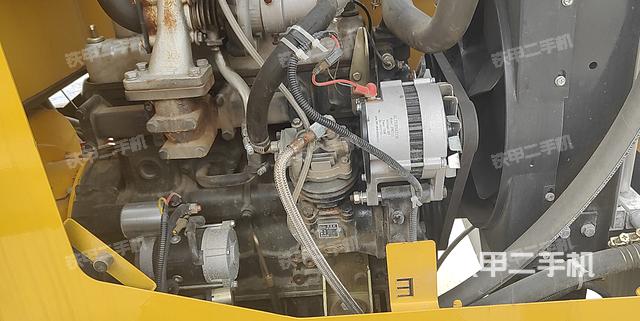 发动机左侧（整机外观及大件）