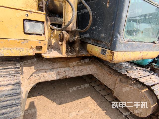 轉(zhuǎn)盤和下車架正前（工作和回轉(zhuǎn)裝置）