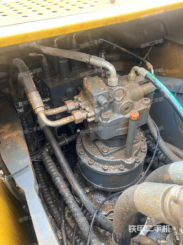 回转马达和主控阀（整机外观）