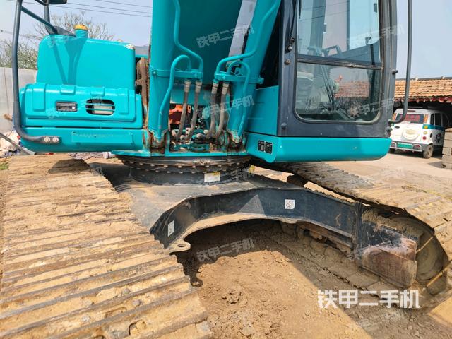 轉(zhuǎn)盤和下車架正前（工作和回轉(zhuǎn)裝置）