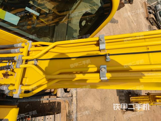 大臂背部俯視(工作和回轉(zhuǎn)裝置) 大臂背部俯視(工作和回轉(zhuǎn)裝置)