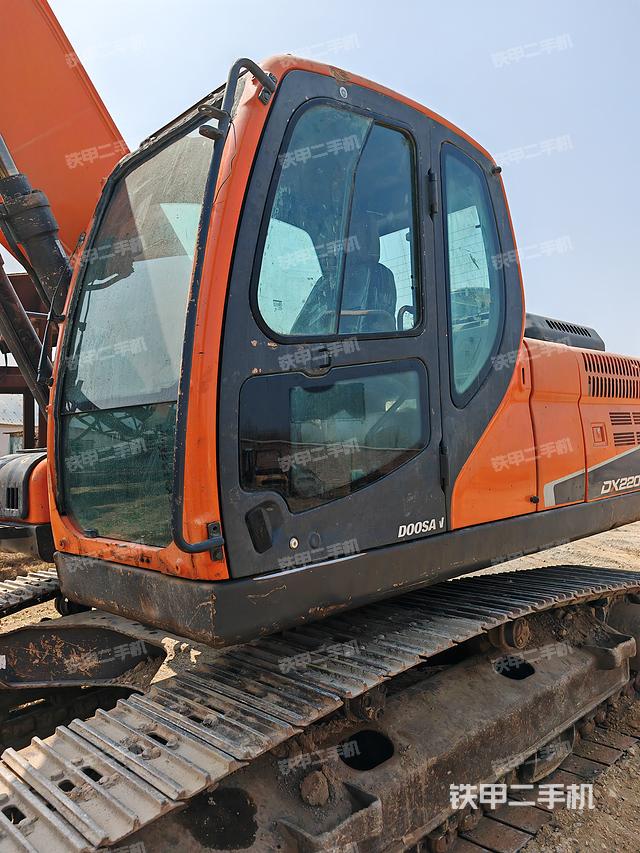 驾驶室整体（整机外观）