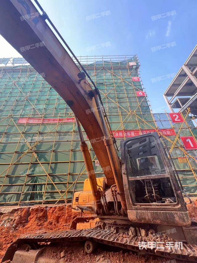 回转马达和主控阀（整机外观）