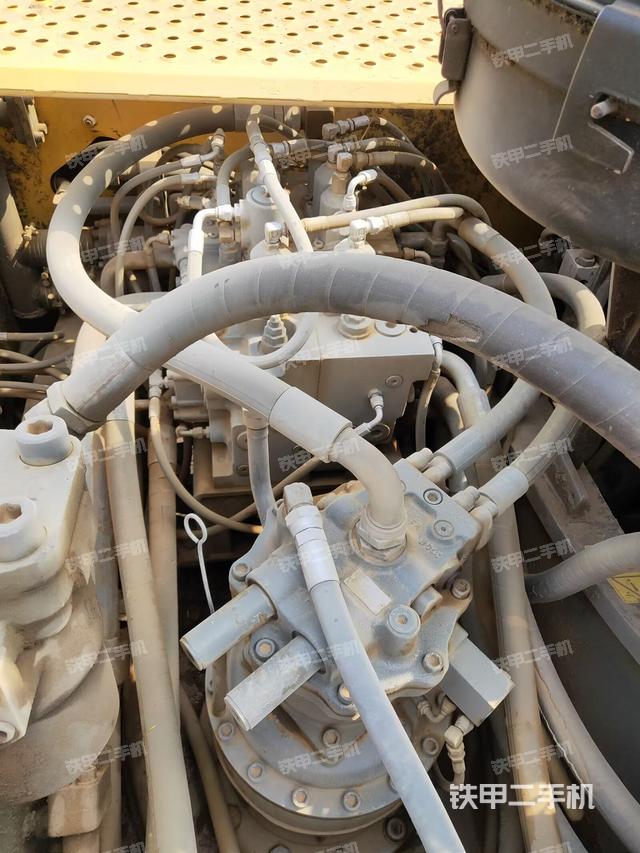 回转马达和主控阀（整机外观）