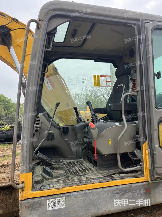 驾驶室整体（整机外观）