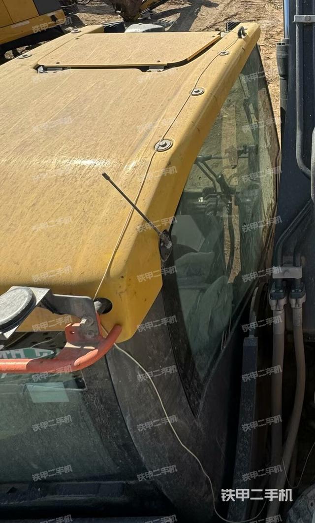 驾驶室顶部（整机外观）