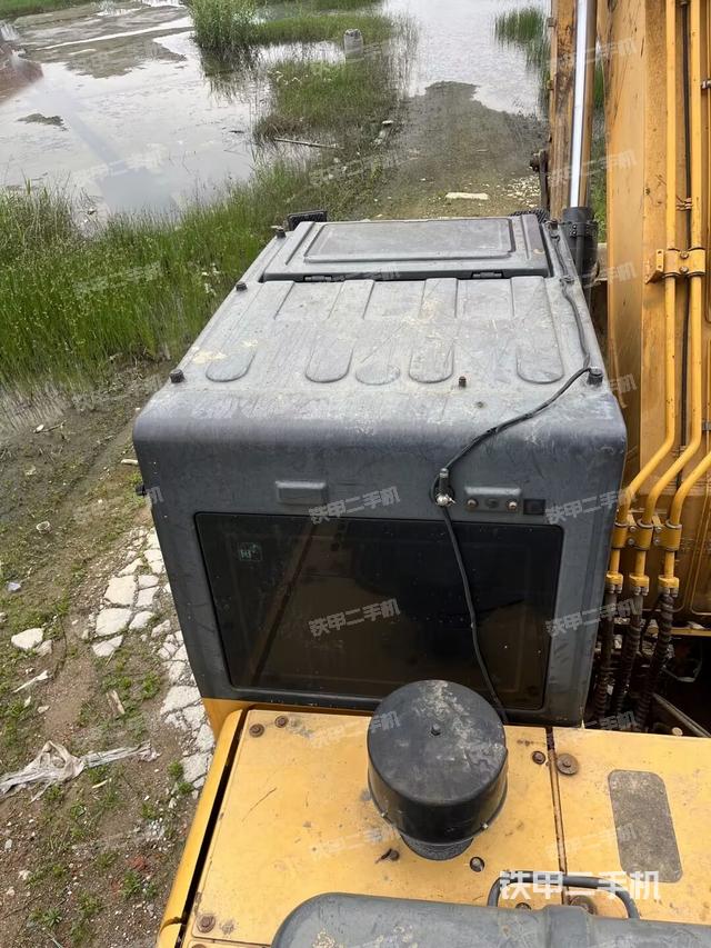 驾驶室顶部（整机外观）