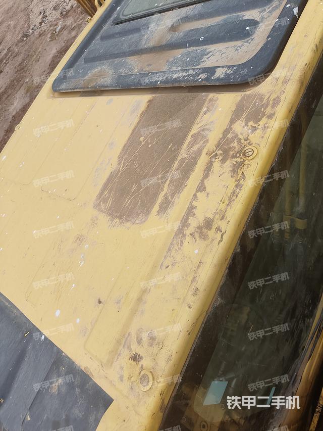 驾驶室顶部（整机外观）