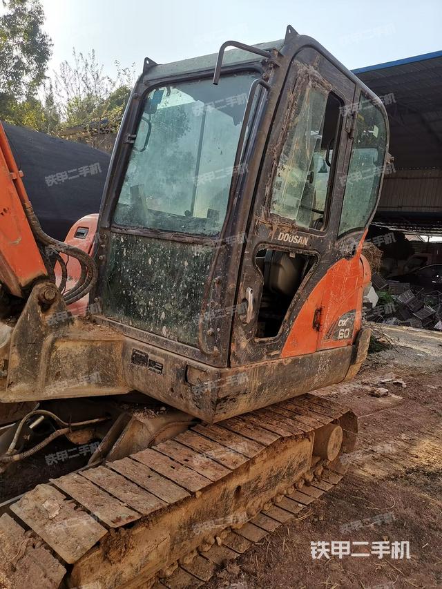 驾驶室整体（整机外观）