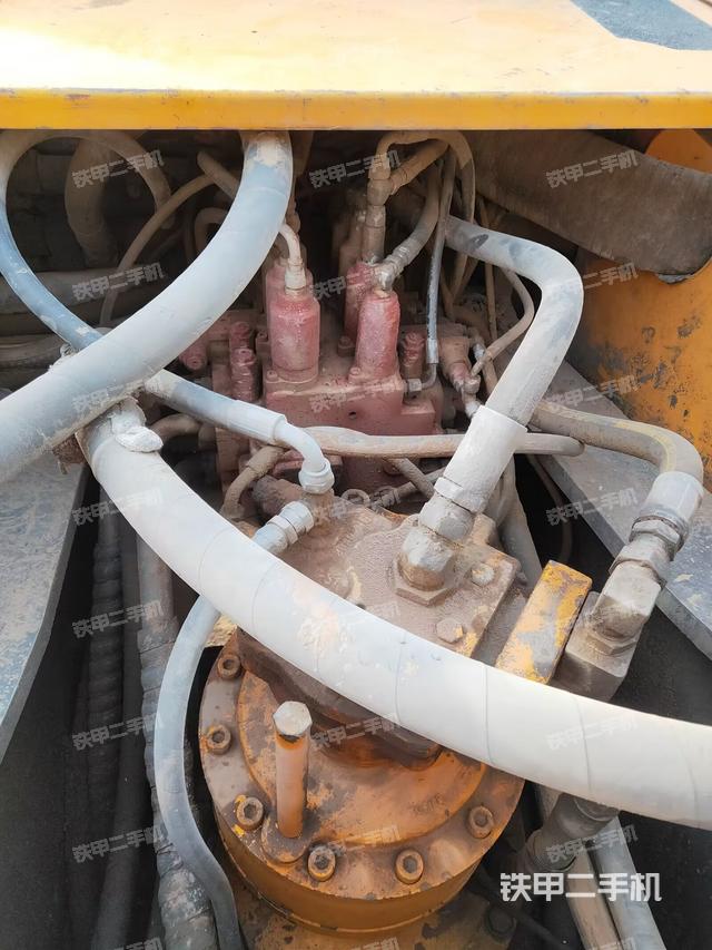 回转马达和主控阀（整机外观）