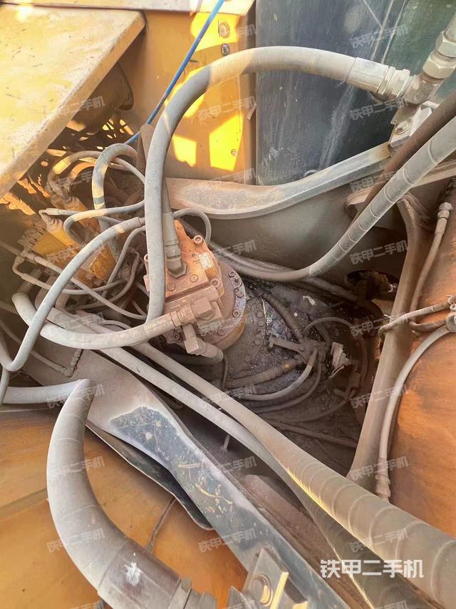 驾驶室顶部（整机外观）