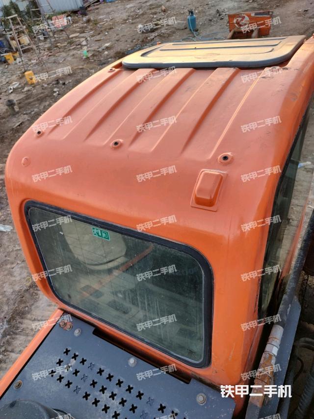 驾驶室顶部（整机外观）