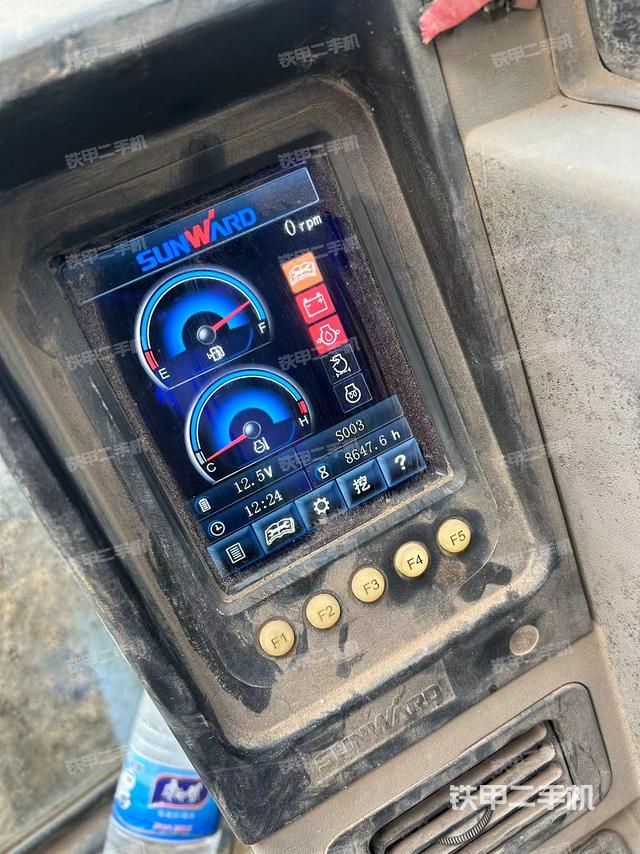 驾驶室整体（整机外观）