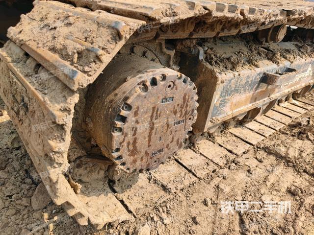 右驅(qū)動輪（行走機(jī)構(gòu)）