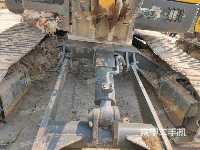 轉(zhuǎn)盤和下車架正前（工作和回轉(zhuǎn)裝置）