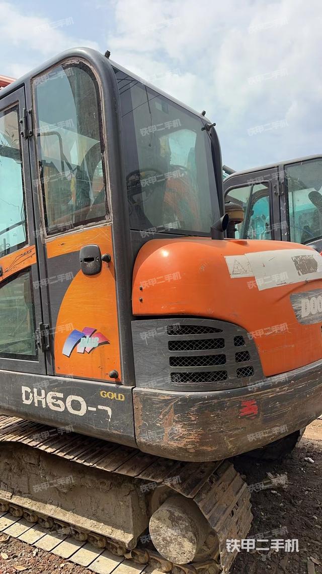 驾驶室整体（整机外观）