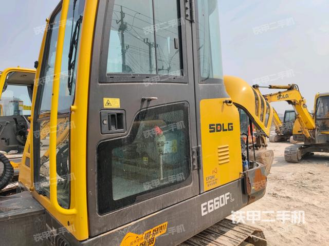 ?駕駛室正側(cè)（駕駛室部分）