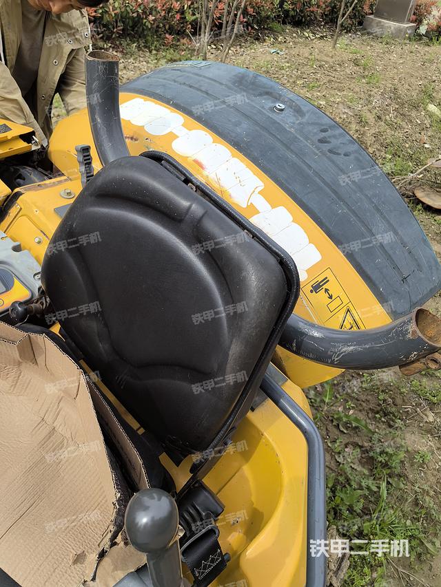 驾驶室顶部（整机外观）