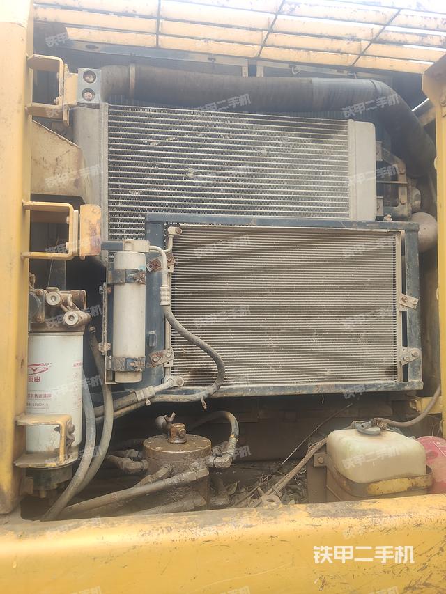 驾驶室顶部（整机外观）