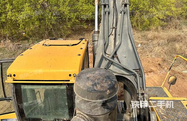 驾驶室顶部（整机外观）