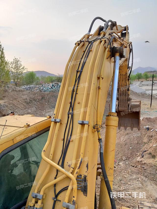 驾驶室顶部（整机外观）