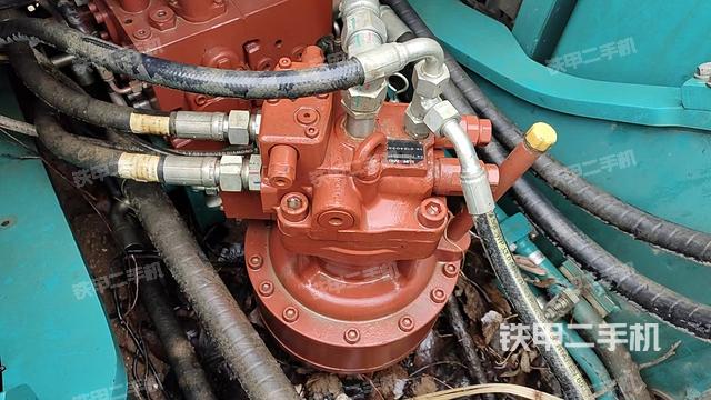 回转马达和主控阀（整机外观）