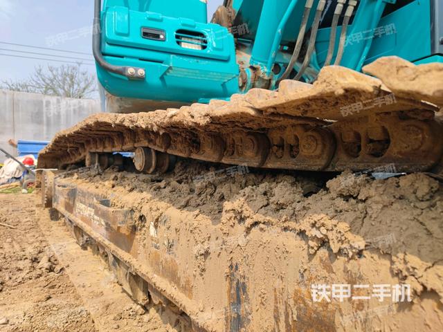 左驅(qū)動輪（行走機(jī)構(gòu)）