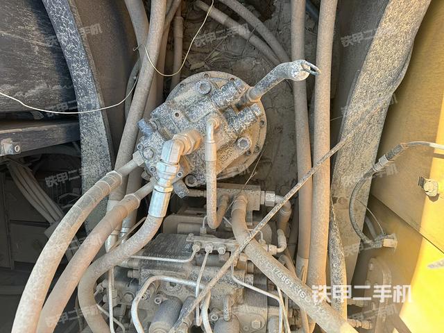 回转马达和主控阀（整机外观）