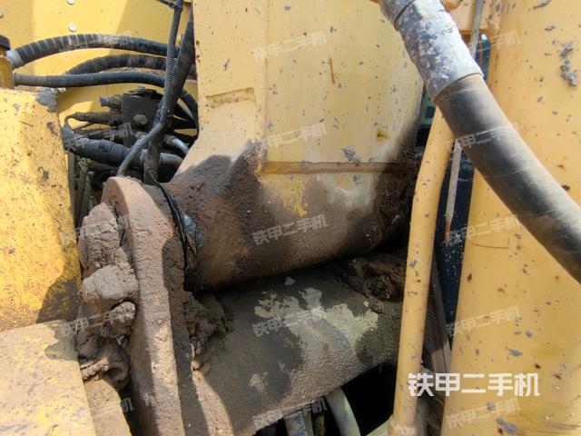 大臂根部?斜（工作和回轉(zhuǎn)裝置）