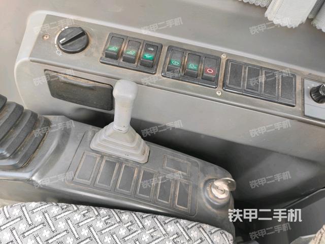 座椅右側(cè)控制臺(tái)/鑰匙門/油門/含右手柄（駕駛室部分）