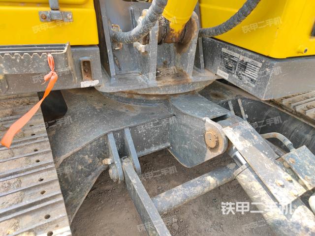轉(zhuǎn)盤和下車架正前(工作和回轉(zhuǎn)裝置) 轉(zhuǎn)盤和下車架正前(工作和回轉(zhuǎn)裝置)