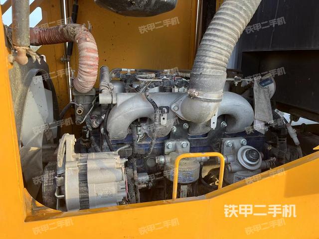 发动机右侧（整机外观及大件）