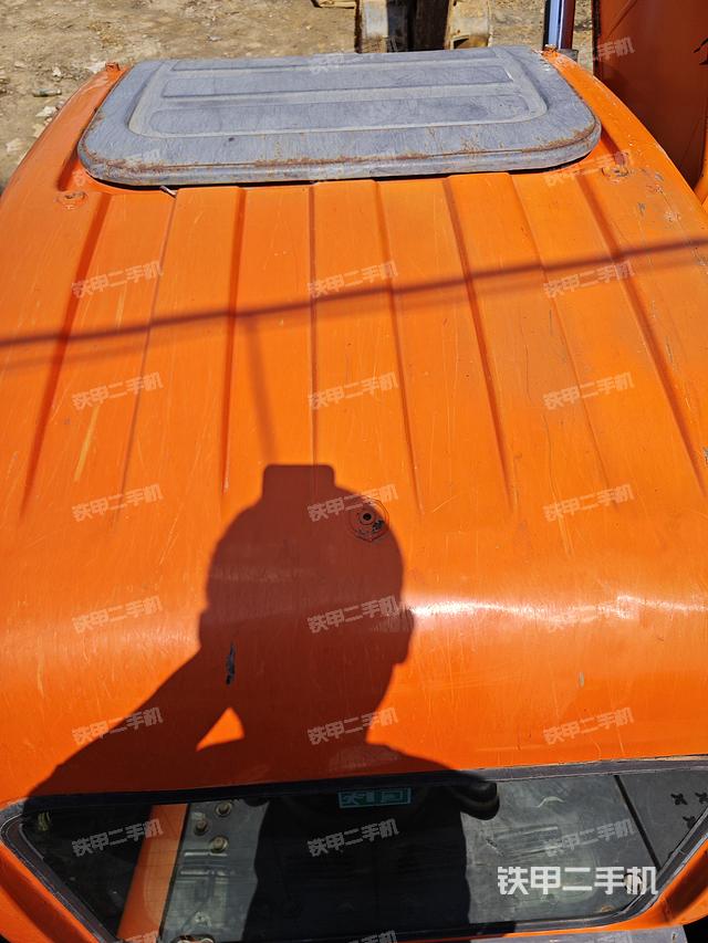 驾驶室顶部（整机外观）