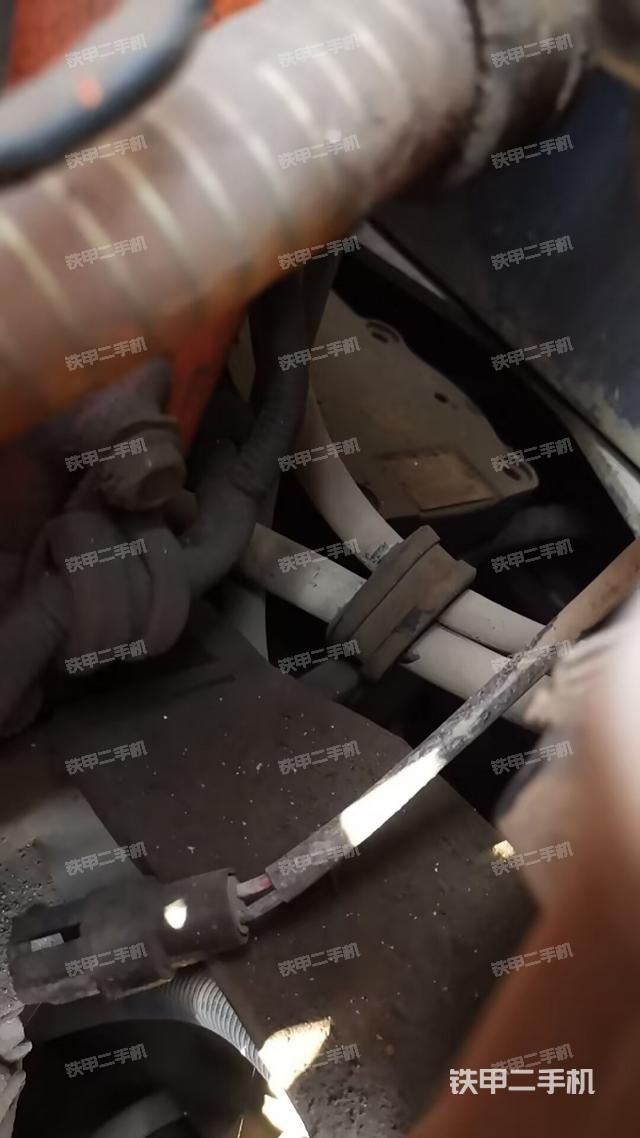 回转马达和主控阀（整机外观）