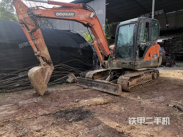 斗山DX60挖掘机