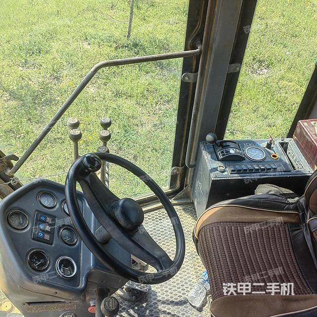 驾驶室操作台（设备外观及核心部件）