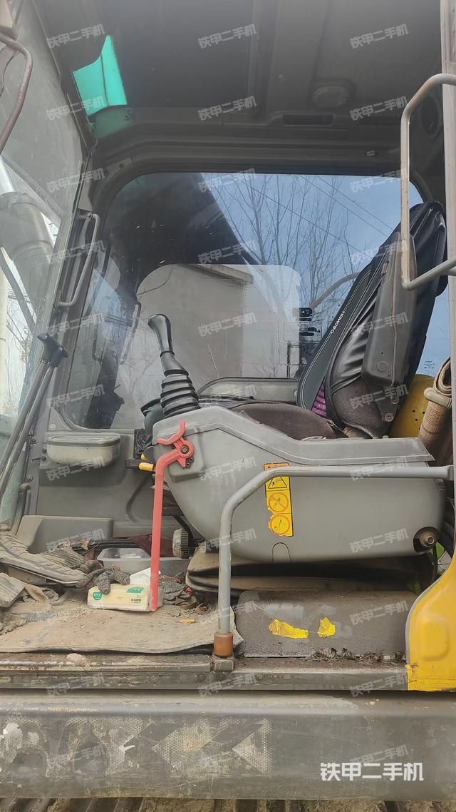 驾驶室整体（整机外观）