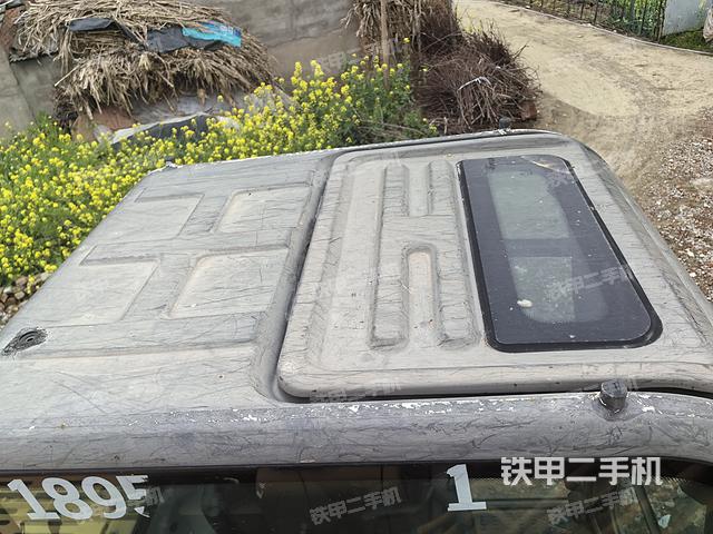 驾驶室顶部（整机外观）