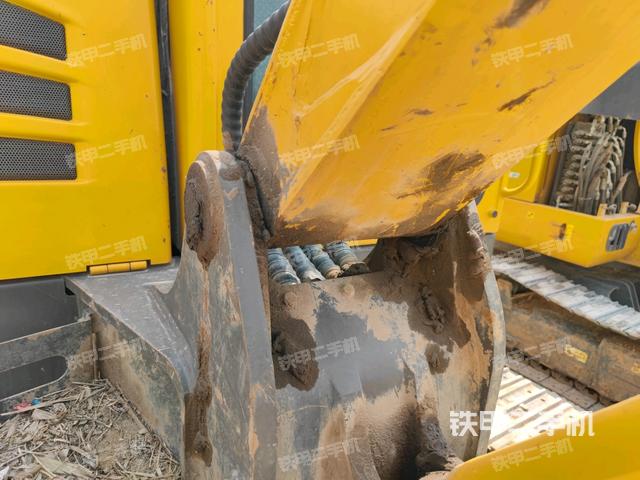 大臂根部?斜（工作和回轉(zhuǎn)裝置）