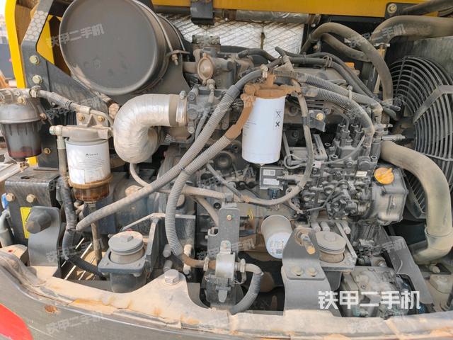 發(fā)動(dòng)機(jī)室（上車部件）