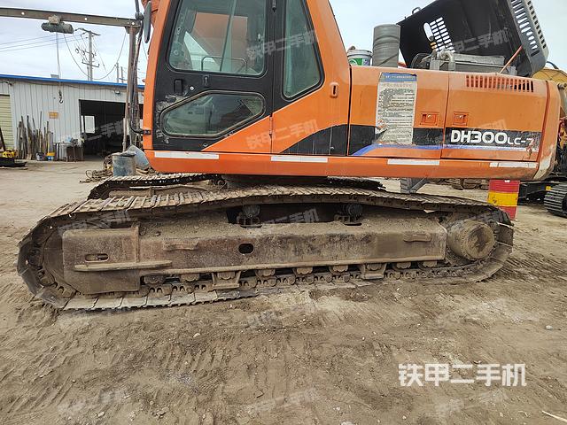 单侧履带整体（整机外观）