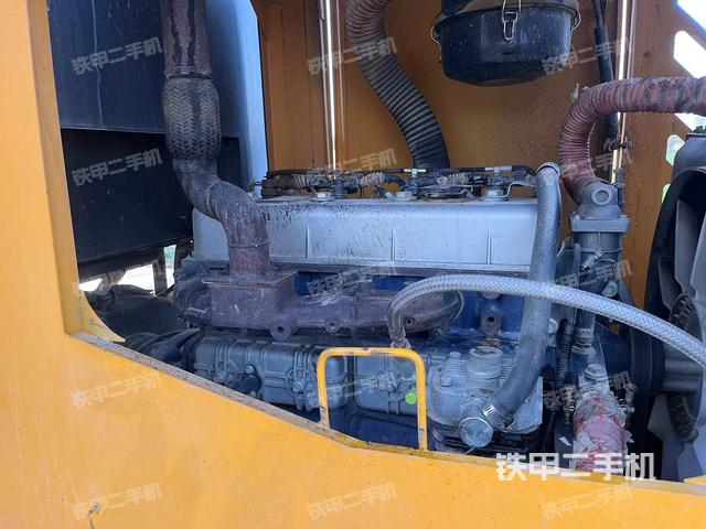 发动机左侧（整机外观及大件）