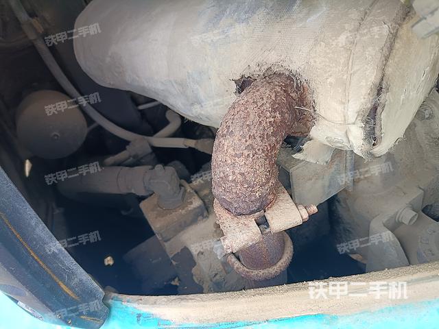 液压泵舱室正面整体（整机外观）