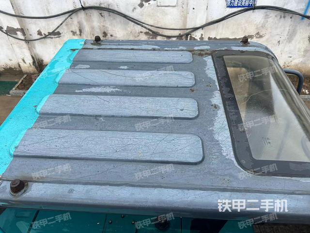 驾驶室顶部（整机外观）